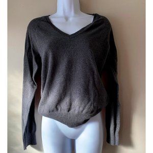 GAP grey cotton V-neck size M
